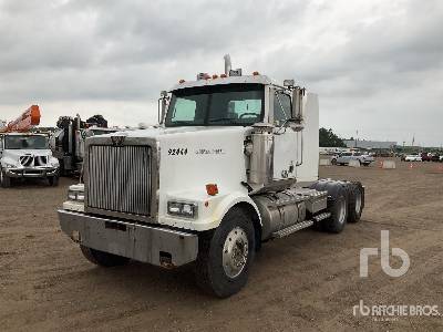 Photo of a 2003 Western Star 4900