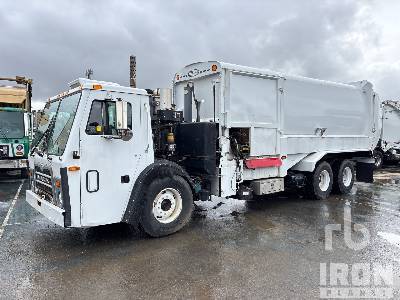 2015 MACK  LEU613  6x4 Side Loader  Sanitation Truck