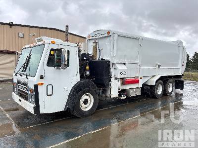 2015 MACK  LEU613  6x4 Side Loader  Sanitation Truck
