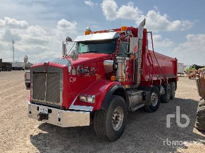 2016 KENWORTH T800 8x4 (Inoperable) Dump Truck (Tri/A) 2016 KENWORTH T800 8x4 (Inoperable) Dump Truck (Tri/A)