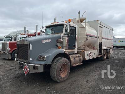 Photo of a 2014 Kenworth T800