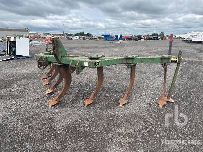 Photo of a  John Deere 915