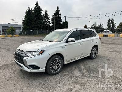 Photo of a 2020 Mitsubishi OUTLANDER
