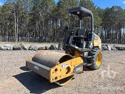 Photo of a 2017 Volvo SD45