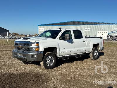 2017 CHEVROLET SILVERADO 2500 LT 4x4 Crew Cab Pickup 2017 CHEVROLET SILVERADO 2500 LT 4x4 Crew Cab Pickup