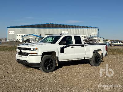 2017 CHEVROLET SILVERADO 1500 4x4 Crew Cab Pickup 2017 CHEVROLET SILVERADO 1500 4x4 Crew Cab Pickup