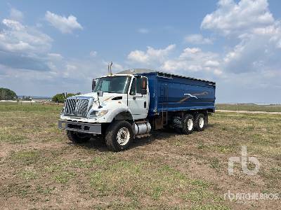 Photo of a 2004 International 7600