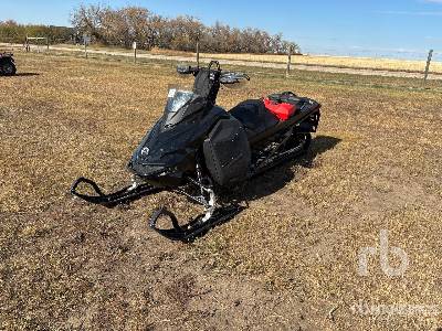 2015 SKI-DOO SUMMIT 800 T3 1 Snowmobile 2015 SKI-DOO SUMMIT 800 T3 1 Snowmobile