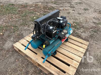 MAKITA  MAC3001  6 cfm Electric  Air Compressor