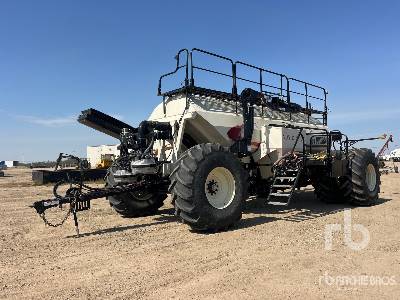 2014 BOURGAULT  7950  950 bu Tow-Behind  Air Tank