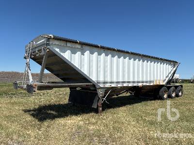 2005 CASTLETON  39 ft Tri/A  Grain Trailer