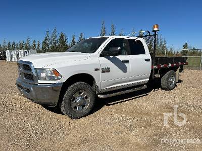 2015 RAM  3500  4x4 Crew Cab  Flatbed Truck