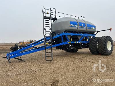 2023 NEW HOLLAND  P3720  725 bu Tow-Between  Air Tank