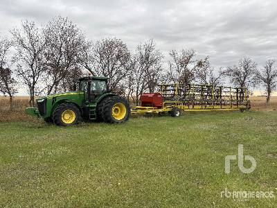 2013 JOHN DEERE 8260R MFWD Tractor 2013 JOHN DEERE 8260R MFWD Tractor