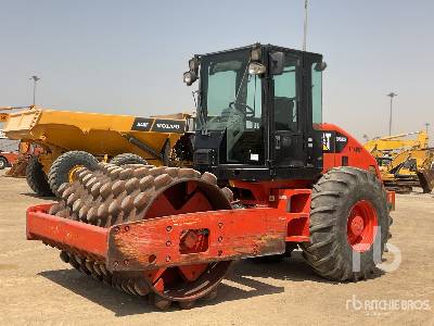 Photo of a 2011 Caterpillar CP533E