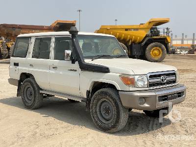 Photo of a 2011 Toyota LAND CRUISER