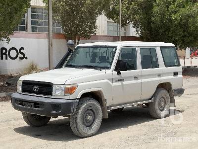Photo of a 2018 Toyota LAND CRUISER