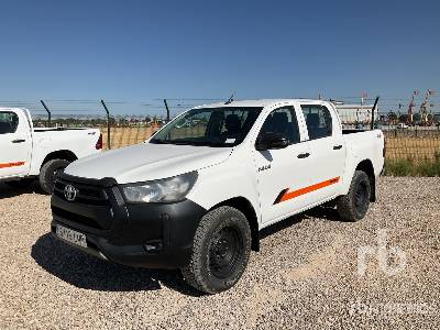 2020 TOYOTA  HILUX  4x4 Crew Cab  Pickup