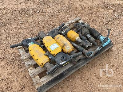 Photo of a  Atlas Copco Qte De Marteaux Hydrauliques Qty Of