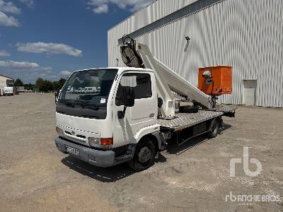 Photo of a 2001 Nissan 2001 Multitel 220 ALU AF 22 m o ...