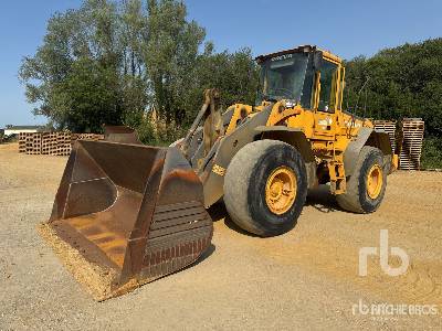 Photo of a 2003 Volvo L120E