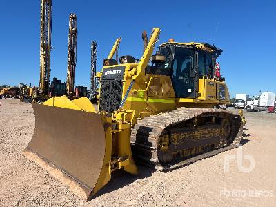 Photo of a 2017 Komatsu D65PXI-18