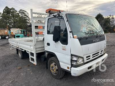 Photo of a 2006 Isuzu NPR 400