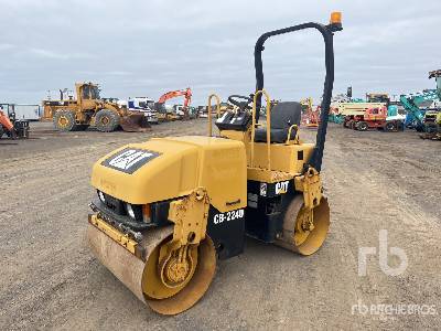 Photo of a 2000 Caterpillar CB224D