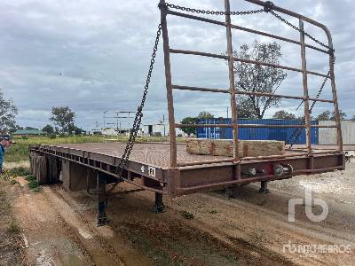 1982 FRIEGHTER  Tri/A  Flatbed Trailer