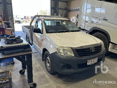 2012 TOYOTA HILUX 4x2 Pickup 2012 TOYOTA HILUX 4x2 Pickup
