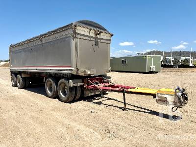 2012 MAXITRANS  8.2 m Quad Dog  End Dump Trailer