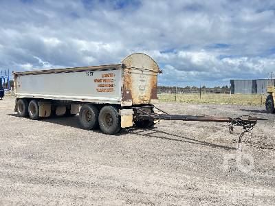 2011 CBB 7.9 m Quad Dog End Dump Trailer 2011 CBB 7.9 m Quad Dog End Dump Trailer