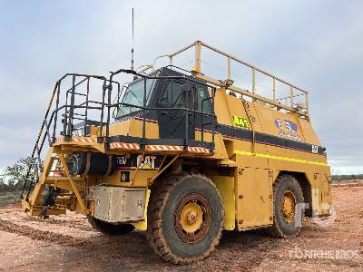 2005 CAT  769D  Service Truck