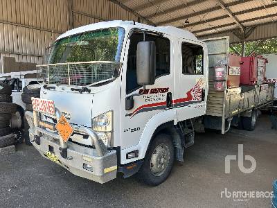 2017 ISUZU FRR 110-260 4x2 Crew Cab Flatbed Truck 2017 ISUZU FRR 110-260 4x2 Crew Cab Flatbed Truck