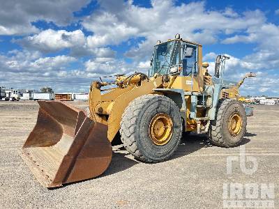 1997 KOMATSU WA420-3A Wheel Loader 1997 KOMATSU WA420-3A Wheel Loader