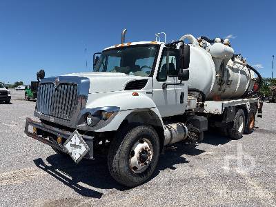 Photo of a 2010 International 7400