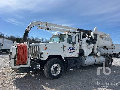 Photo of a 2000 International 2554
