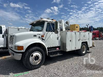 Photo of a 2001 International 4700