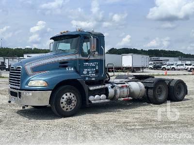 Photo of a 2015 Mack CXU613