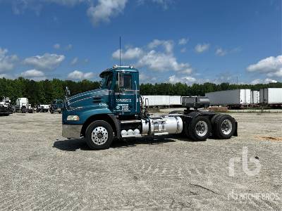 Photo of a 2015 Mack CXU613