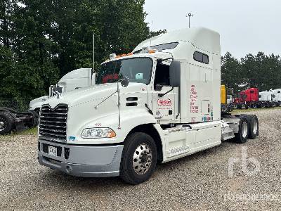 Photo of a 2015 Mack CXU613