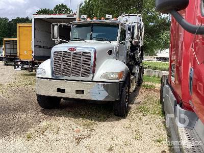 Photo of a 2014 Peterbilt 348