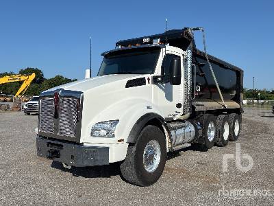 Photo of a 2023 Kenworth T880