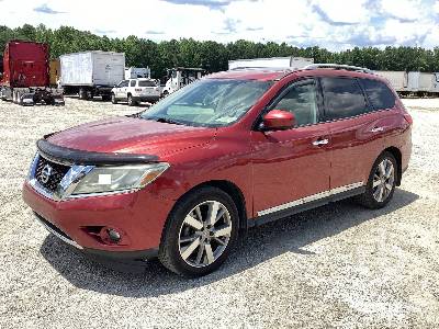 Photo of a 2015 Nissan PATHFINDER