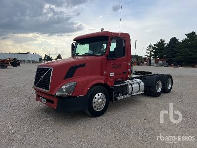 2007 VOLVO  VNL  6x4  Truck Tractor (T/A)
