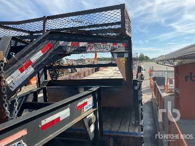 2008 LAMAR  32 ft T/A Gooseneck  Equipment Trailer