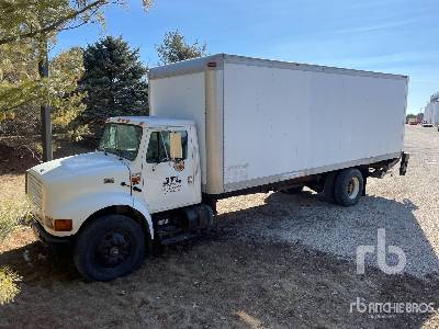 2001 INTERNATIONAL  4900  4x2 (Inoperable)  Van Truck