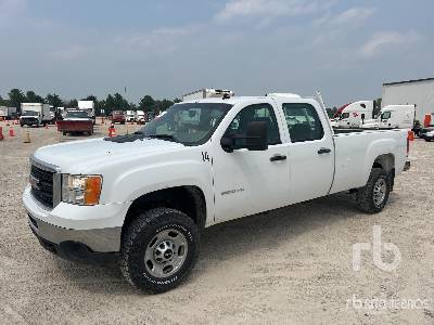 2014 GMC SIERRA 2500HD 4x4 Crew Cab Pickup 2014 GMC SIERRA 2500HD 4x4 Crew Cab Pickup