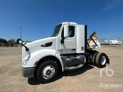 Photo of a 2016 Peterbilt 579