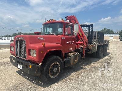1989 MACK  R688ST  Hiab 1165 13200 lb Knuckle Boom ...  Boom Truck